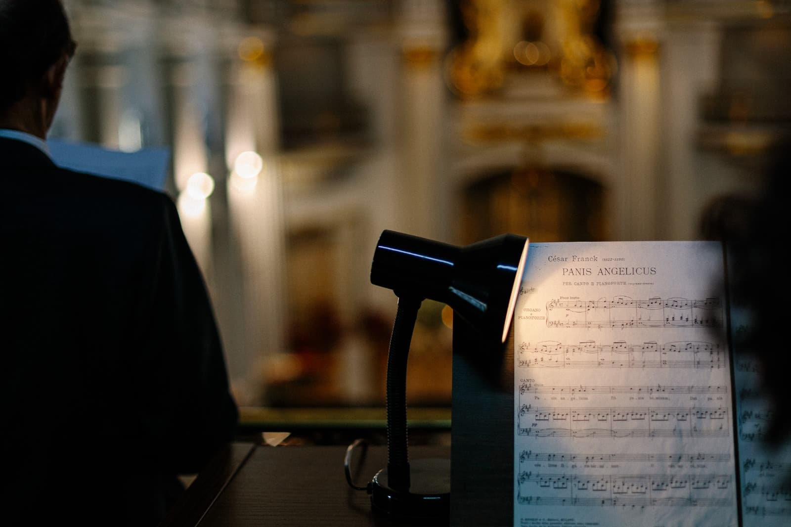 Atril con la partitura del Panis Angelicus de Franck